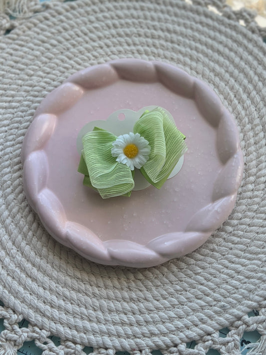 Green Daisy Pastures Bow