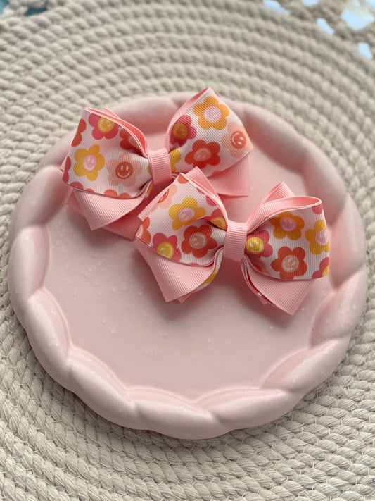 Smiles and flowers pigtail bows